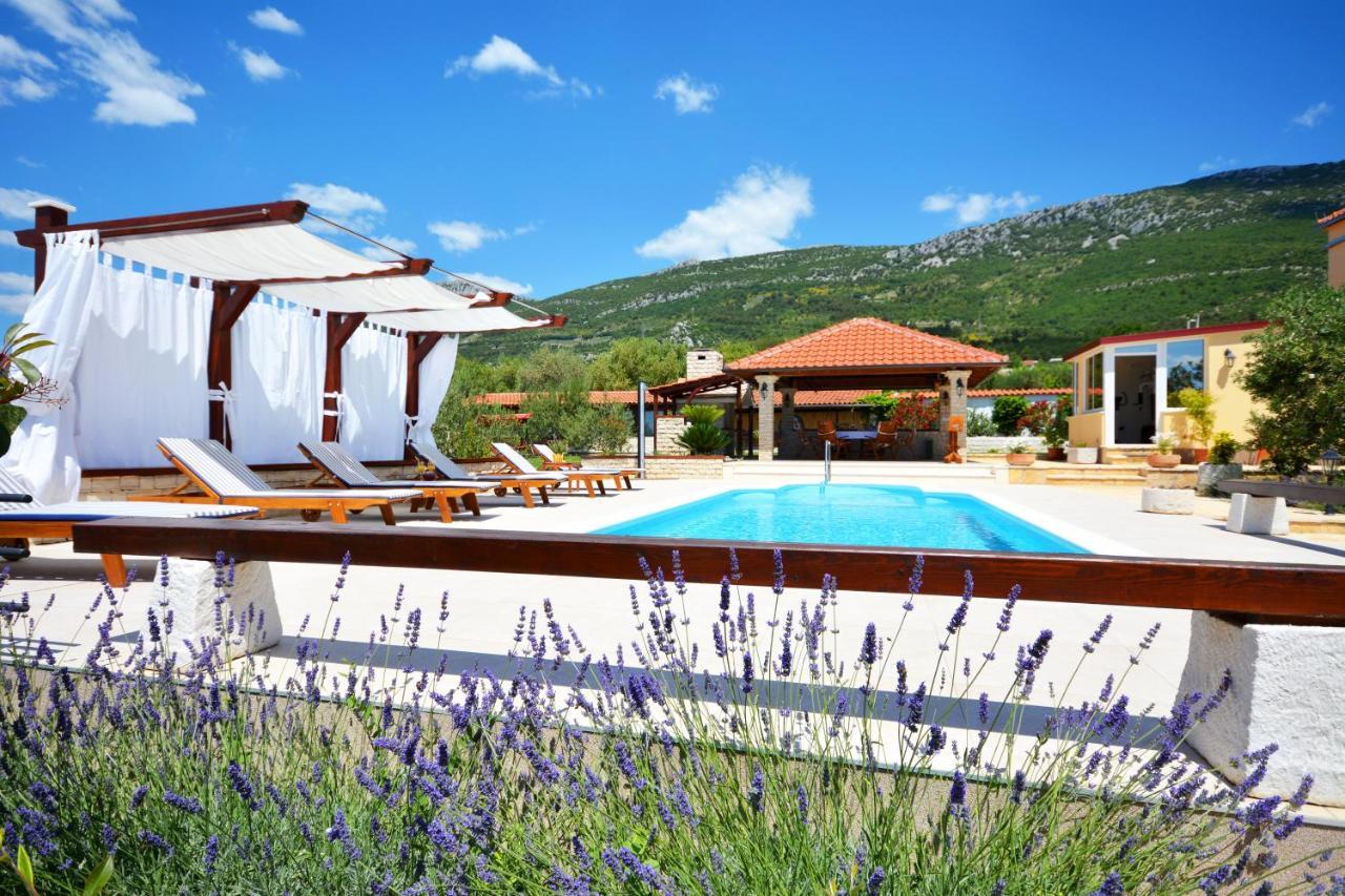 Villa Oliva Kastela Bagian luar foto